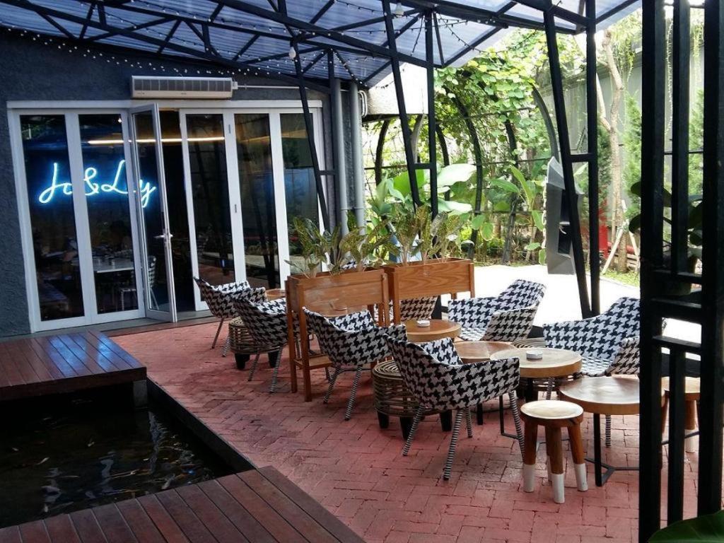 Couleur Hotel Cengkareng Джакарта Екстериор снимка