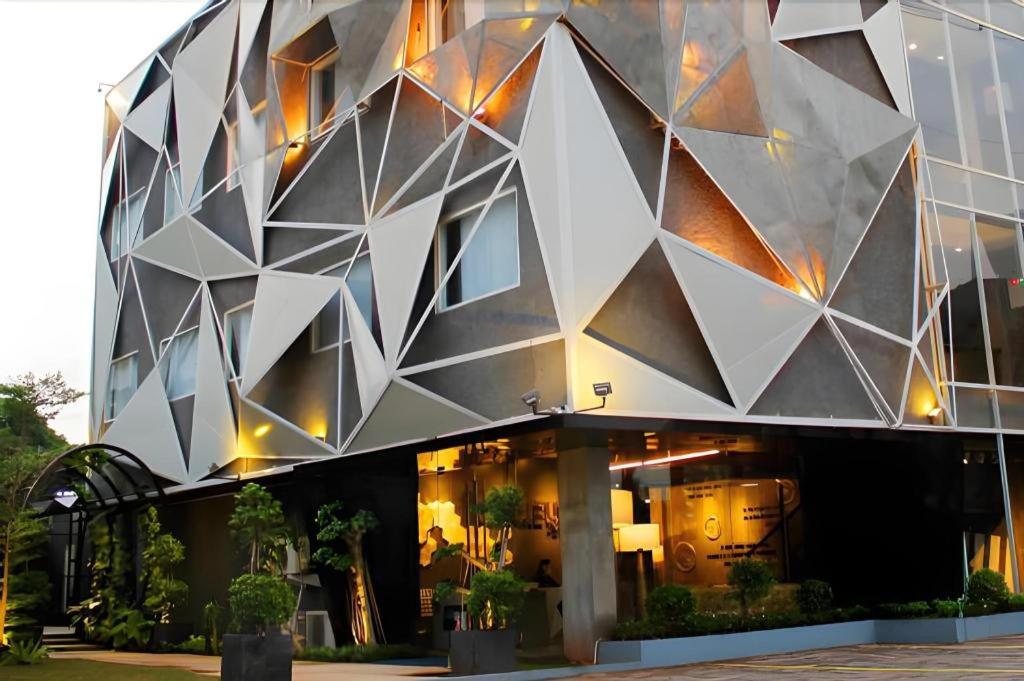 Couleur Hotel Cengkareng Джакарта Екстериор снимка