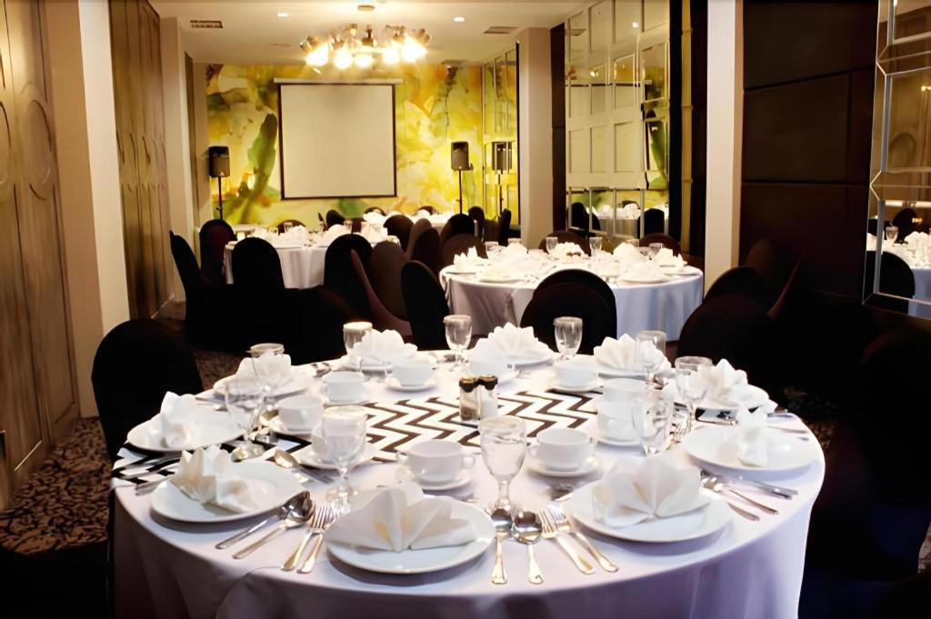 Couleur Hotel Cengkareng Джакарта Екстериор снимка