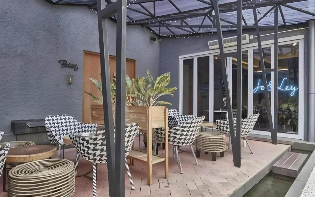 Couleur Hotel Cengkareng Джакарта Екстериор снимка